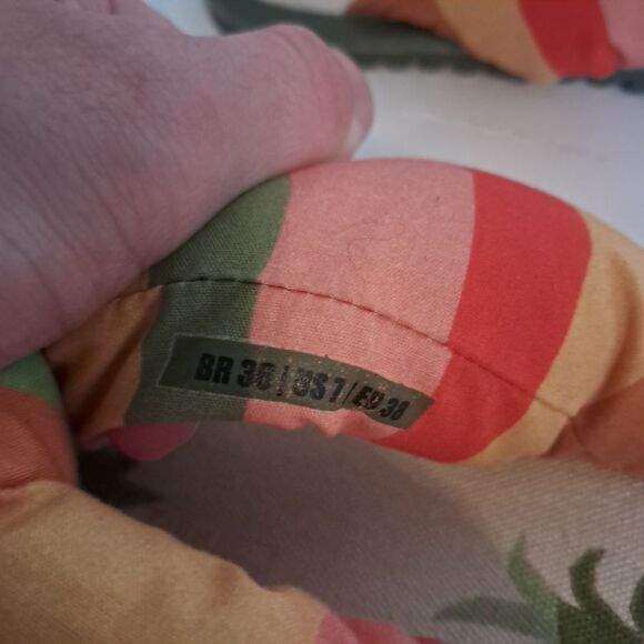 Farm Rio Sandals Women's 7 Puffy Flip Flops Fabric Colorful Tropical Summer - Picture 4 of 5